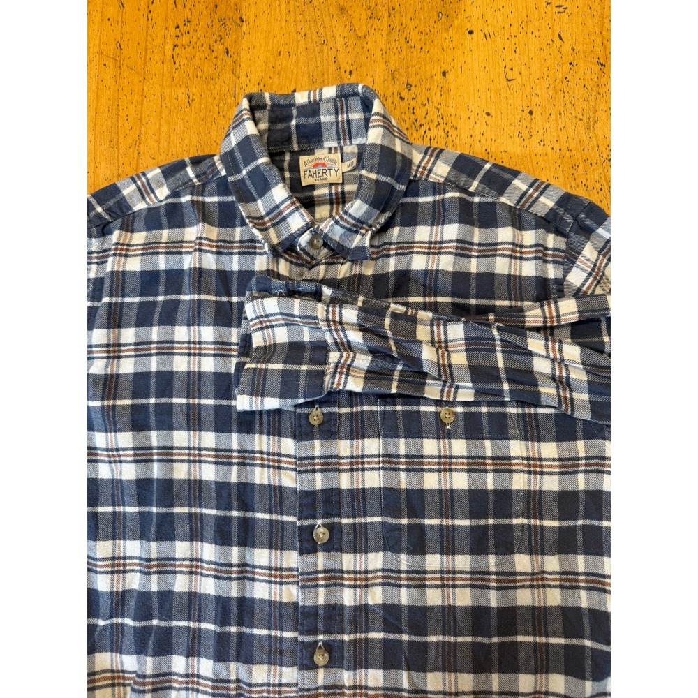 Faherty Movement Flannel Size M Blue White Plaid Long Sleeve Button Down Shirt